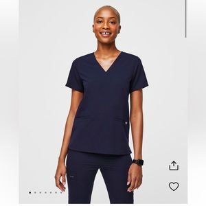 Figs scrubs navy Casma top sizes M&L